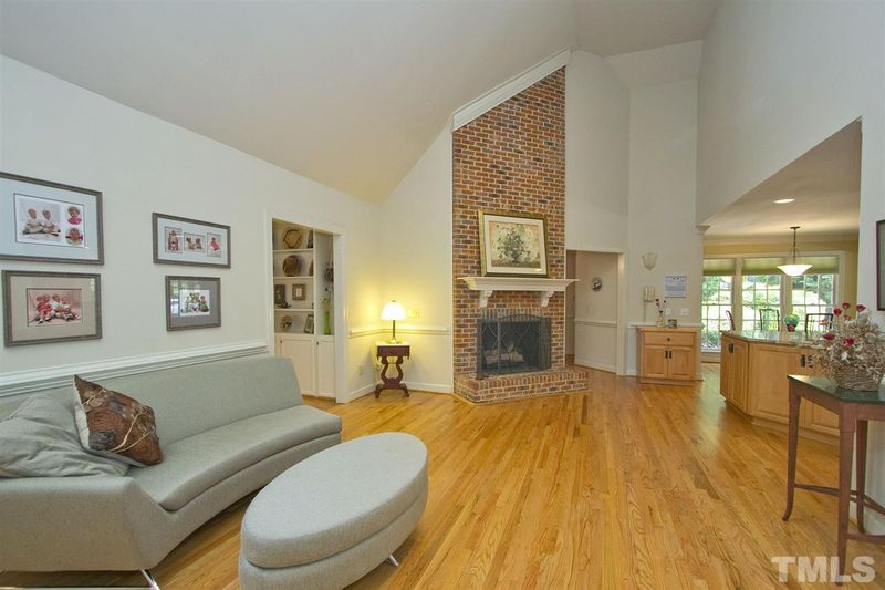 201 Bordeaux Ln, Cary, NC 27511