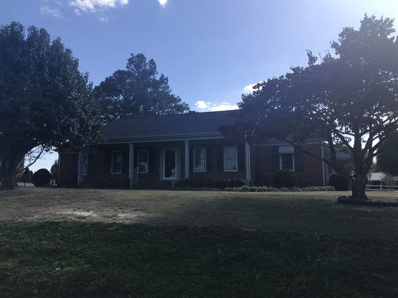 201 Briarcliff Dr, Dunn, NC 28334