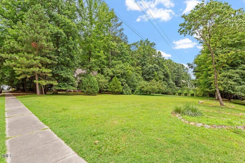 201 Cobblestone Dr, Chapel Hill, NC 27516