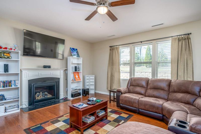 201 Davelyn Ct, Garner, NC 27529