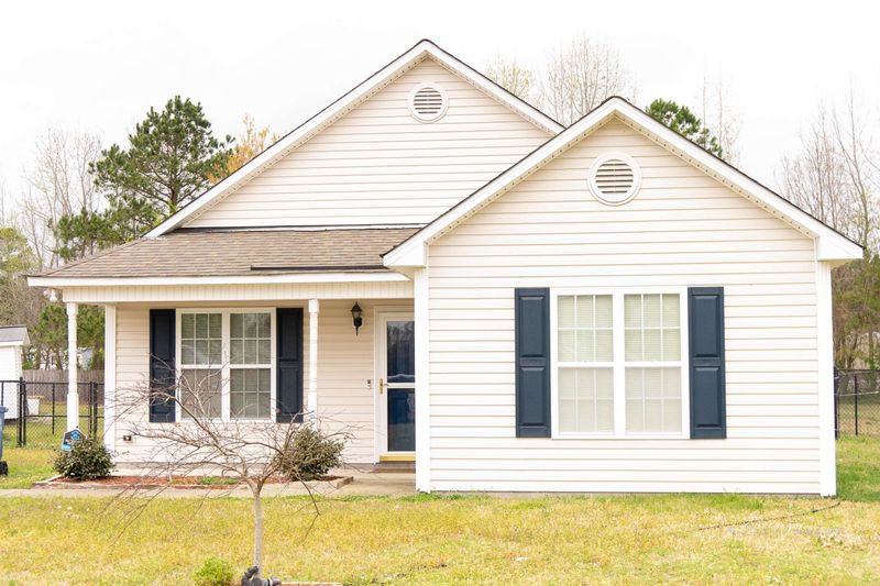 201 Deebeau Ln, Selma, NC 27576
