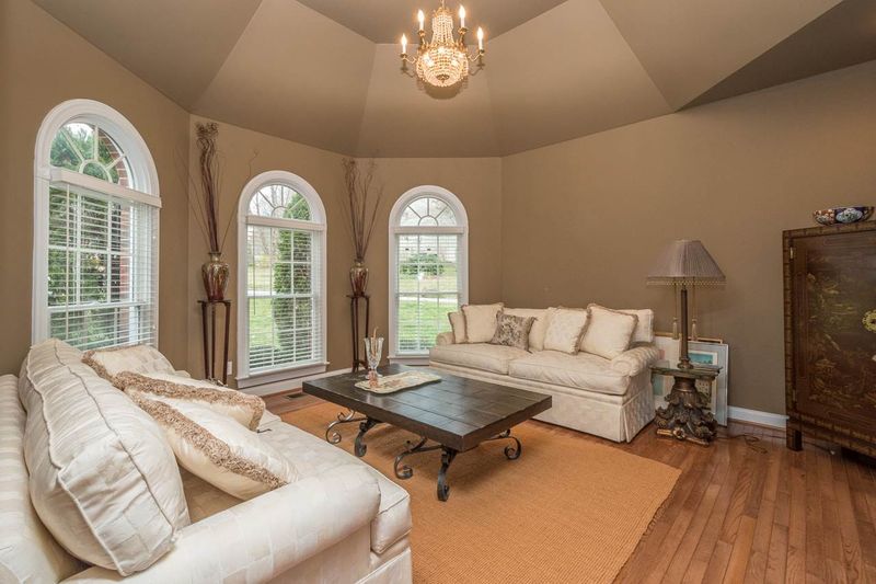 201 Haley House Ln, Cary, NC 27519