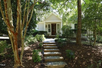201 Helmsdale Dr, Chapel Hill, NC 27517