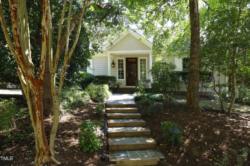 201 Helmsdale Dr, Chapel Hill, NC 27517