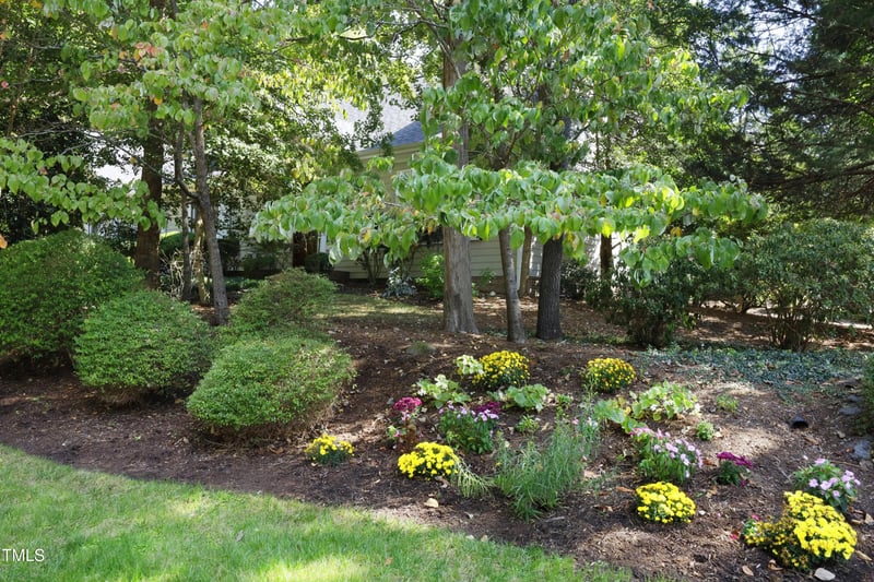 201 Helmsdale Dr, Chapel Hill, NC 27517