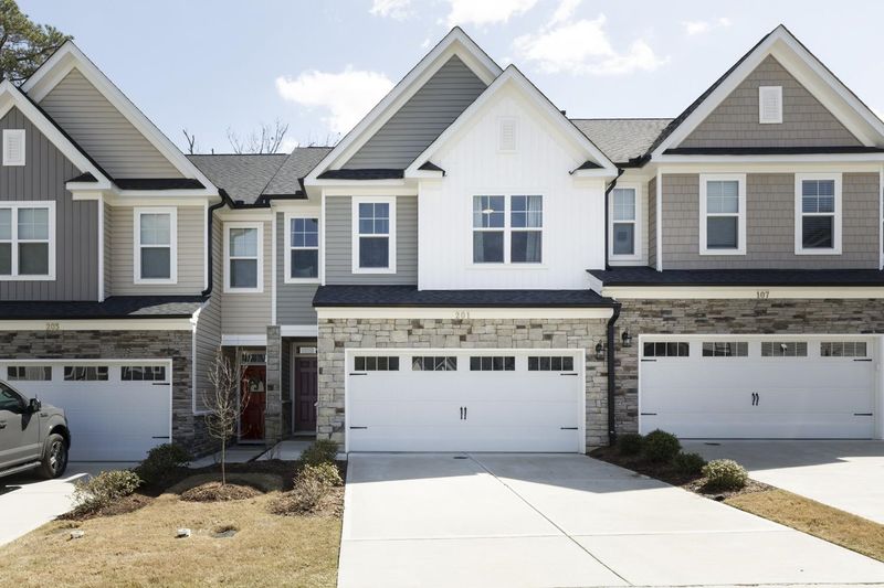 201 Hidden Run Ln, Holly Springs, NC 27540