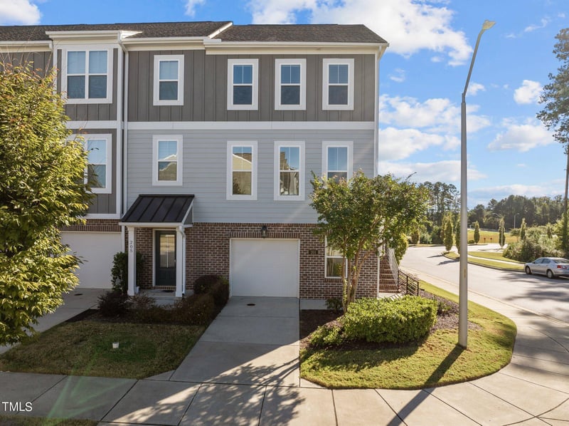 201 Jones Hill Rd, Holly Springs, NC 27540