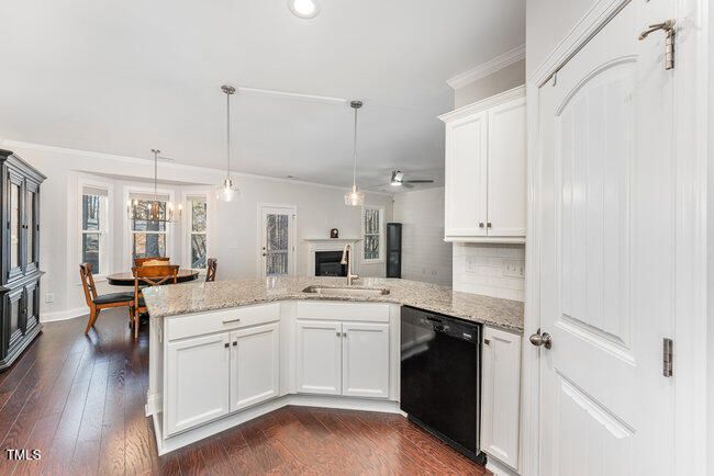 201 Laurel Oaks Dr, Youngsville, NC 27596