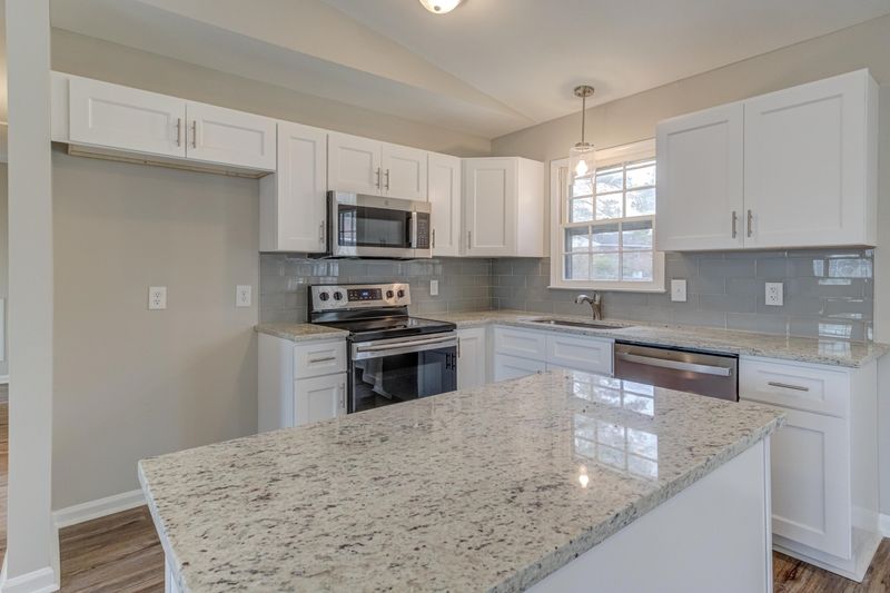 201 Laurelwood Dr, Smithfield, NC 27577
