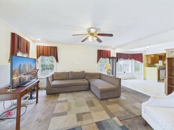 201 Lawrence St, Fuquay Varina, NC 27526