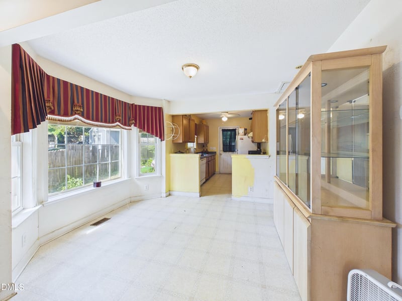 201 Lawrence St, Fuquay Varina, NC 27526