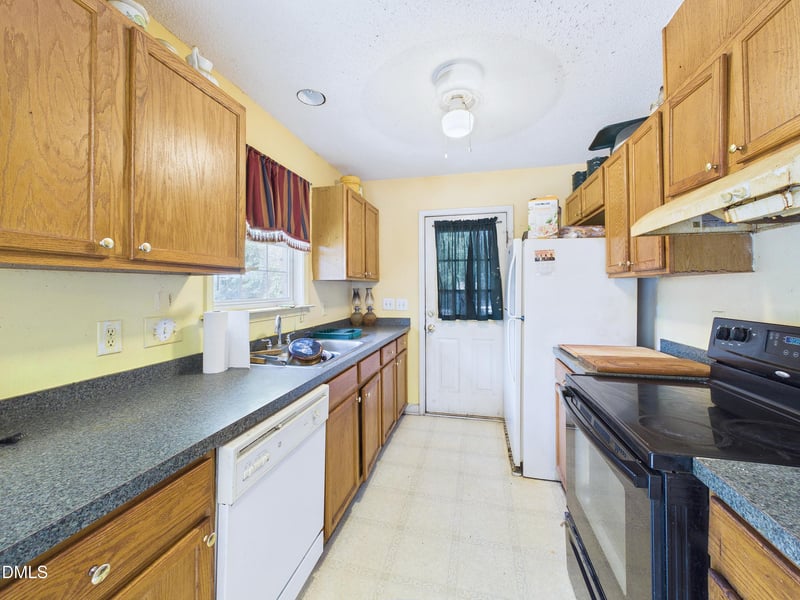 201 Lawrence St, Fuquay Varina, NC 27526