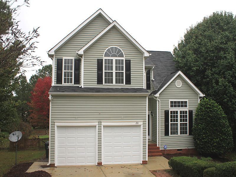 201 Leafgate Ct, Holly Springs, NC 27540