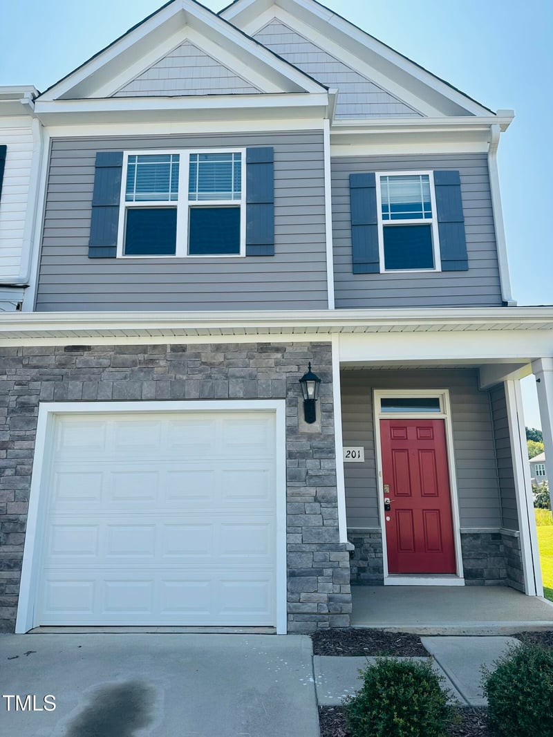201 Liam St, Clayton, NC 27520