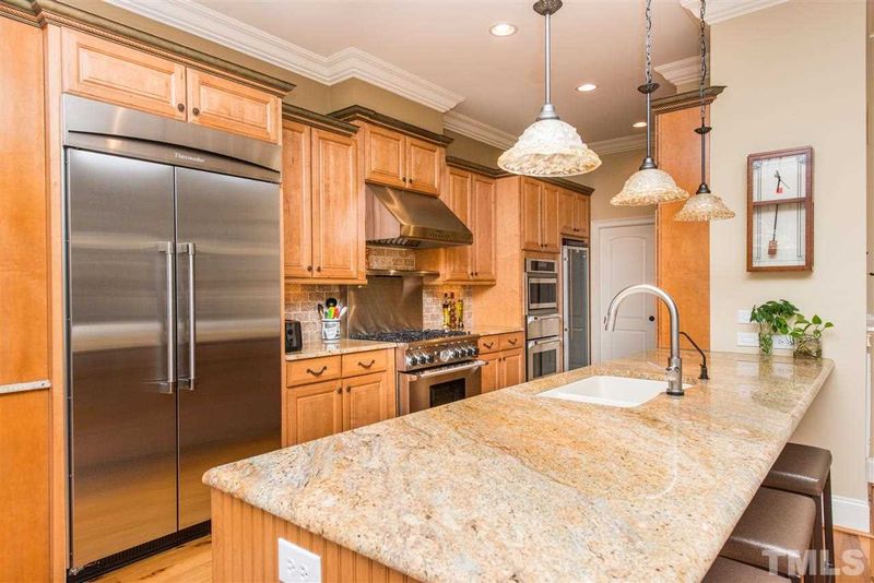 201 Lions Gate Dr, Cary, NC 27518