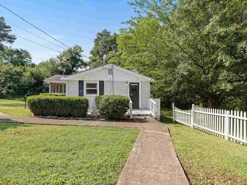 201 W Maple Ave, Holly Springs, NC 27540