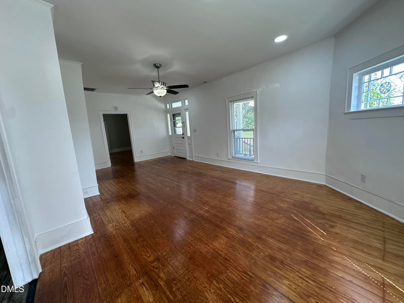 201 N Massey St, Selma, NC 27576