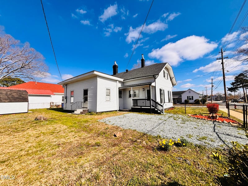 201 N Massey St, Selma, NC 27576