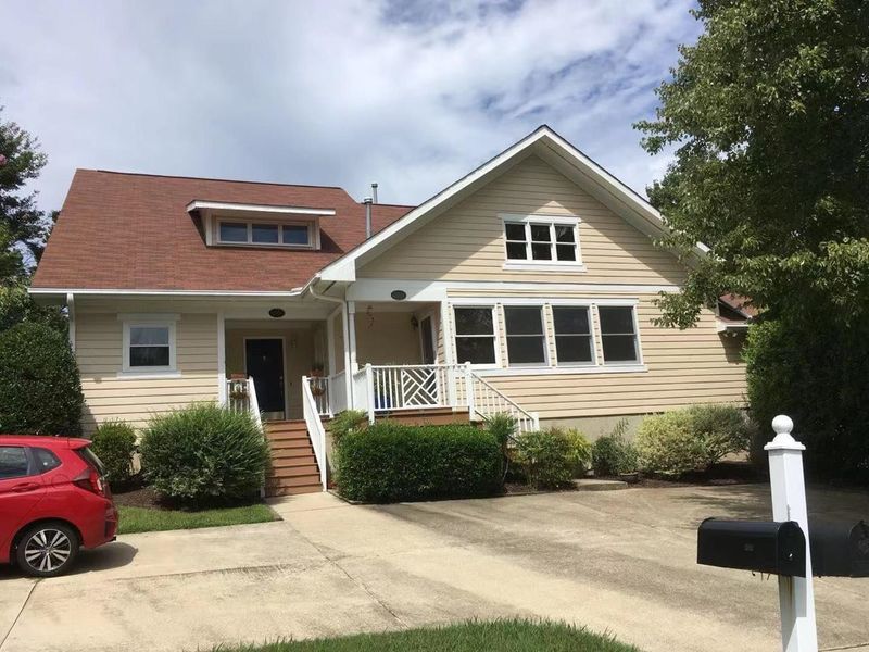 201 Mcgregor Dr #B, Chapel Hill, NC 27514