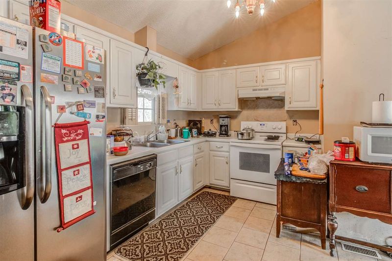 201 Meadow Ln, Clayton, NC 27520