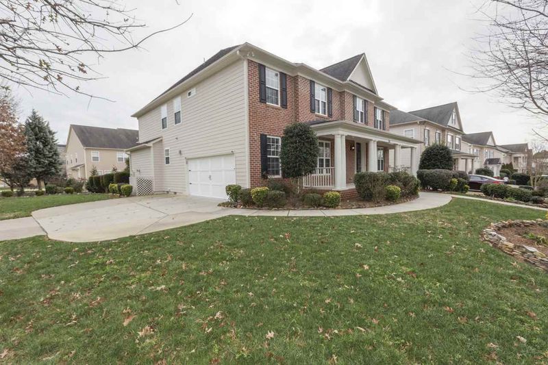 201 Meadowcrest Pl, Holly Springs, NC 27540