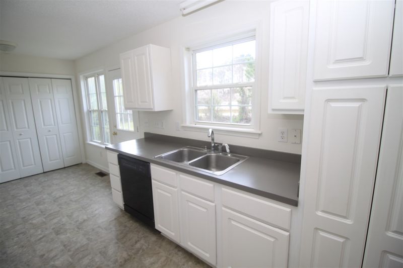 201 Mitchell Ave, Clayton, NC 27520