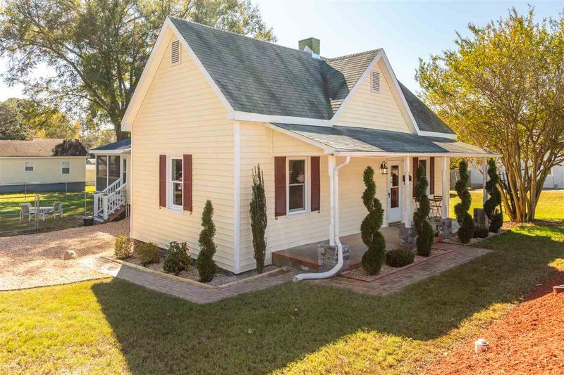 201 S Moore St, Clayton, NC 27520