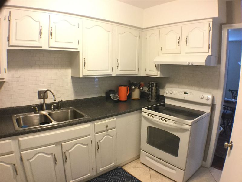 201 Oak Tree Dr #201, Chapel Hill, NC 27517