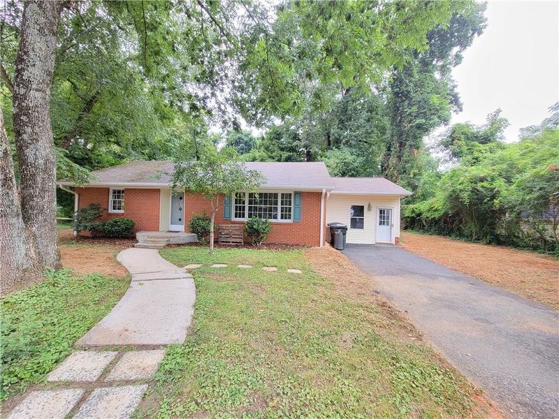 201 Overbrook Ter, Burlington, NC 27215