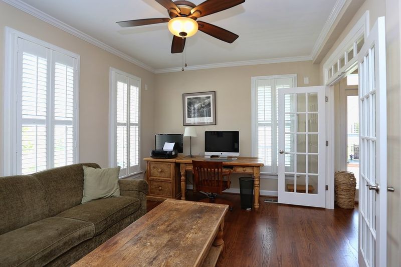 201 Overlake Dr, Chapel Hill, NC 27516