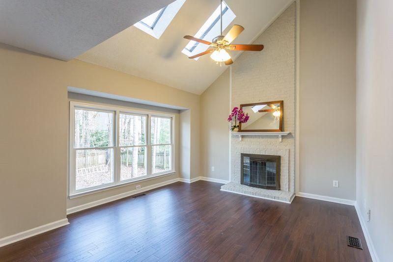 201 Oxpens Rd, Cary, NC 27511