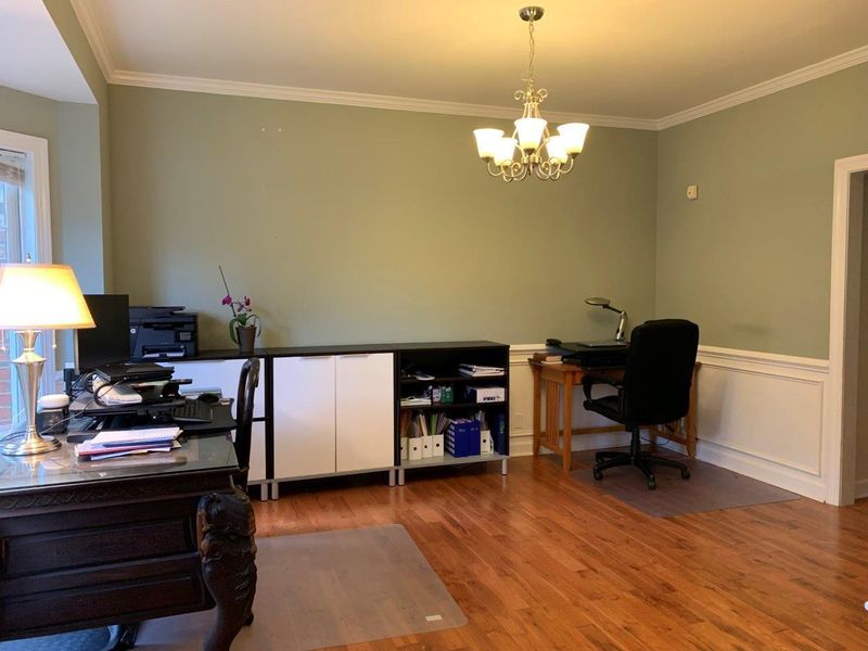 201 Palafox Dr, Chapel Hill, NC 27516