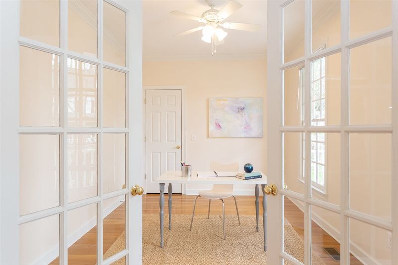 201 Parkside Cir, Chapel Hill, NC 27516