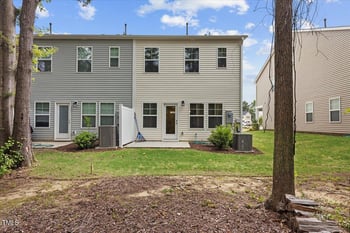 201 Peebles Dr, Smithfield, NC 27577
