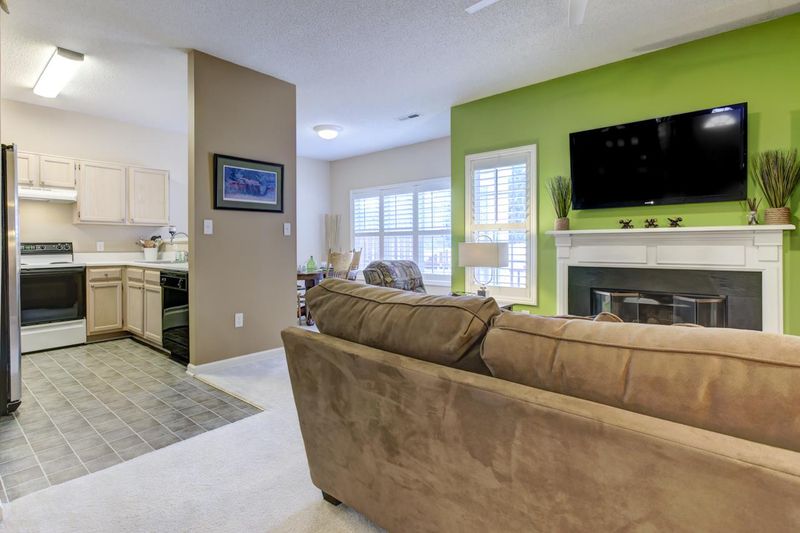 201 Pointe Crest Ct, Cary, NC 27513