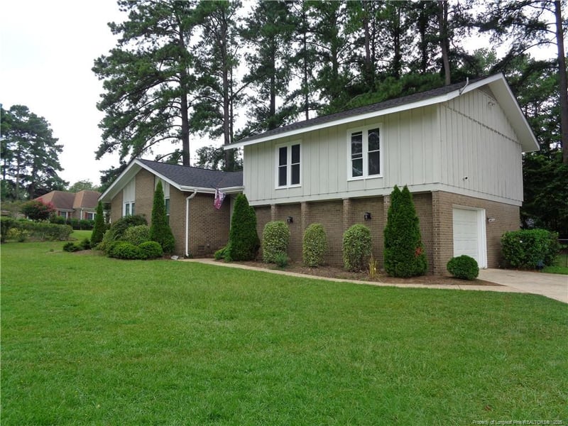 201 Rivenoak Dr, Fayetteville, NC 28303