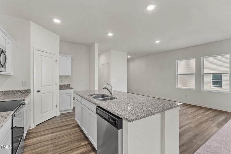201 Swift Park Dr, Zebulon, NC 27597