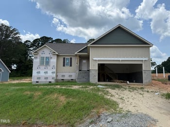 201 Tee Dr, Selma, NC 27576