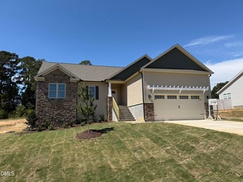 201 Tee Dr, Selma, NC 27576