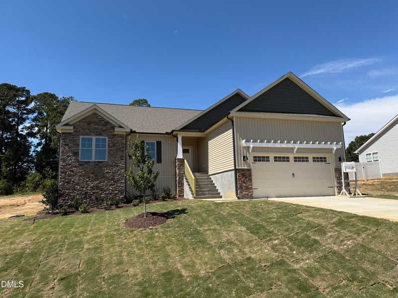201 Tee Dr, Selma, NC 27576