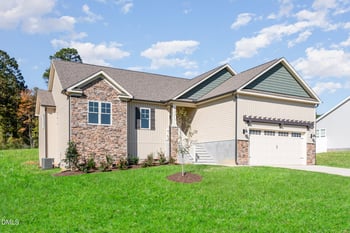 201 Tee Dr, Selma, NC 27576