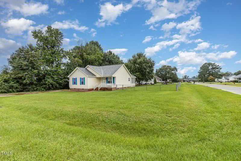 201 Twin Creeks Dr, Goldsboro, NC 27530