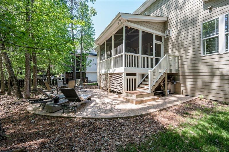 201 Wanderview Ln, Holly Springs, NC 27540