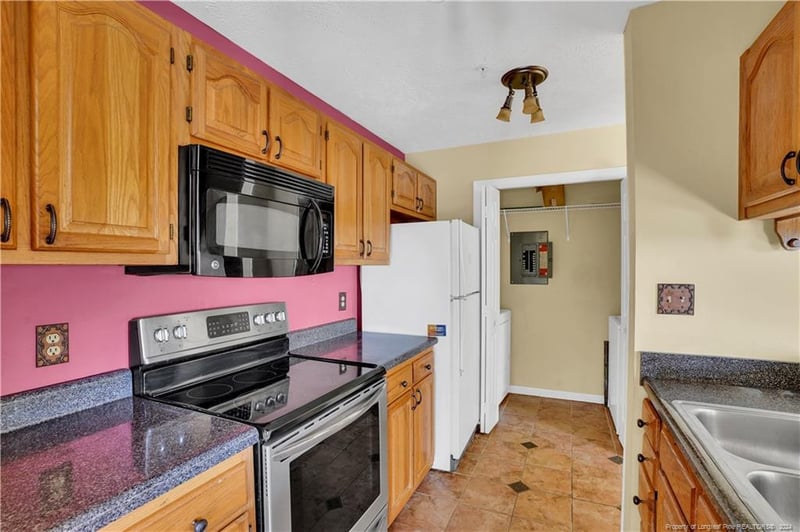 201 Waterdown Dr #10, Fayetteville, NC 28314