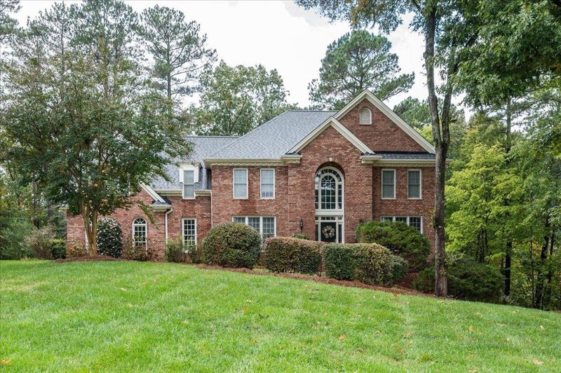 201 Willesden Dr, Cary, NC 27513