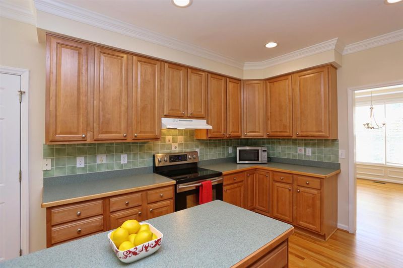 201 Worsham Dr, Chapel Hill, NC 27516