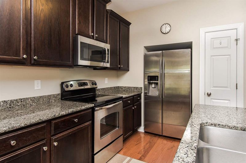 2010 Chancellor Pl, Raleigh, NC 27603