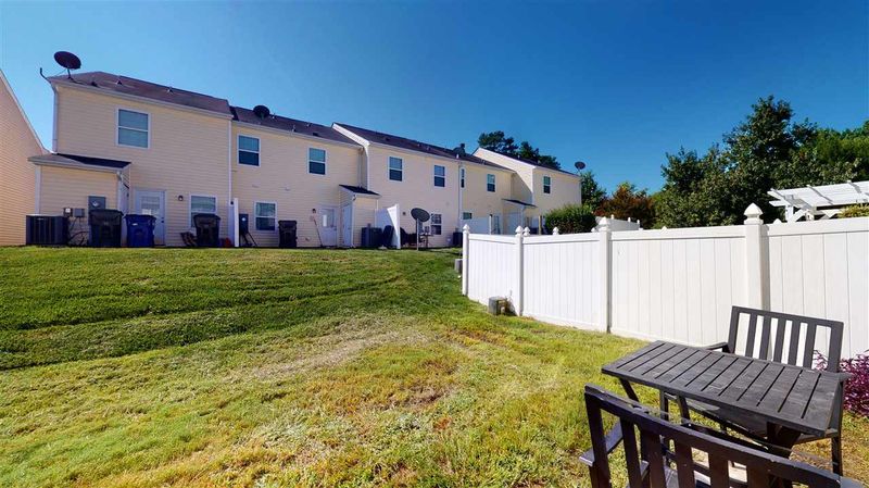 2010 Mirror Dr, Raleigh, NC 27610