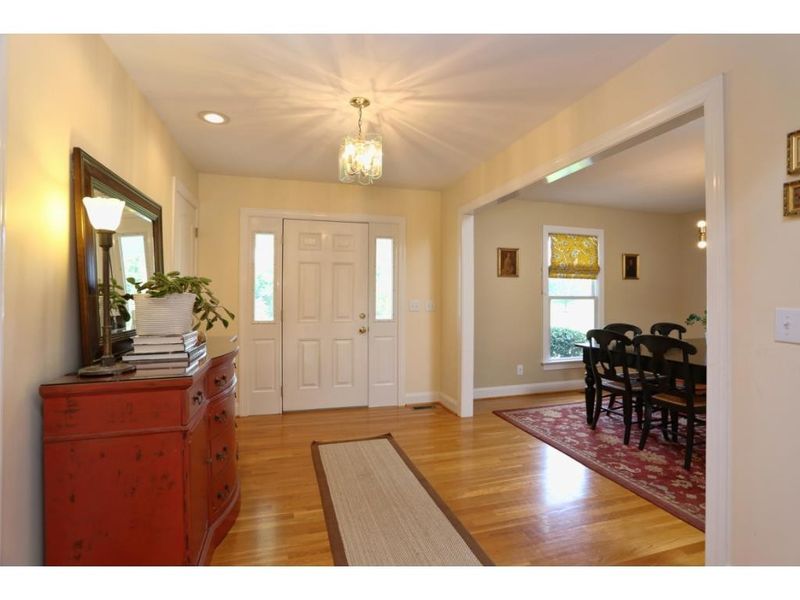 2011 Allen Jarrett Dr, Mebane, NC 27302