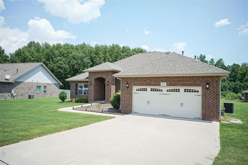 2011 Bunnfield Dr, Zebulon, NC 27597